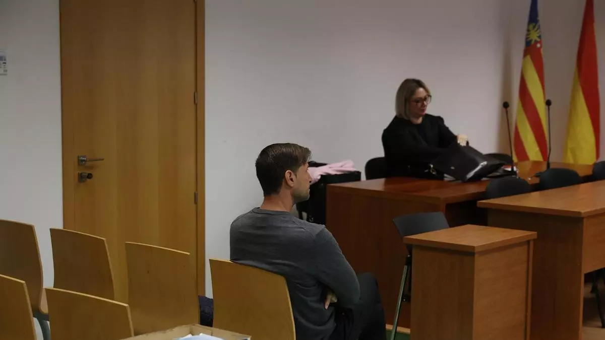 Imagen representativa del juicio contra Y. G. S., el falso abogado de Alicante acusado de estafa con criptomonedas y negligencia profesional.